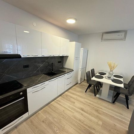 Apartman Iko Макарска Екстериор снимка